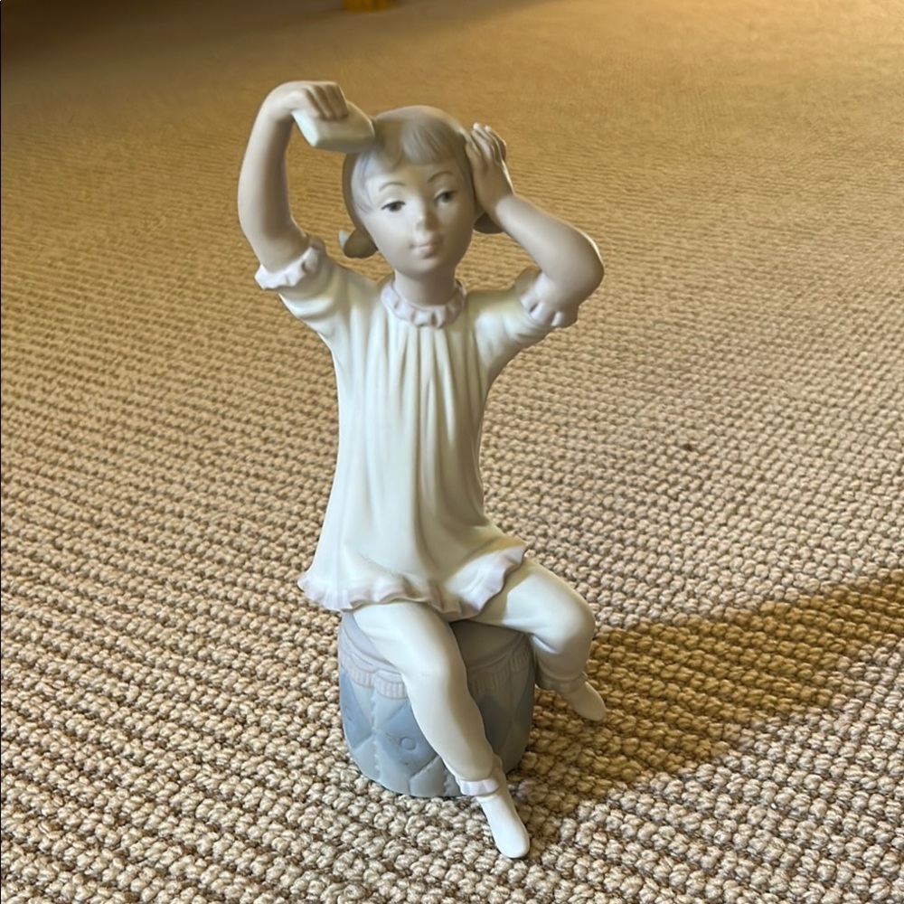Lladro Porcelain Figurine of Girl Shampooing Hair - White and Gray